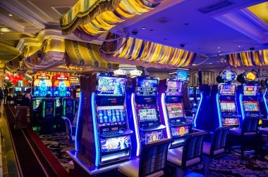 Lucky Neko payout table showing win combinations and amounts